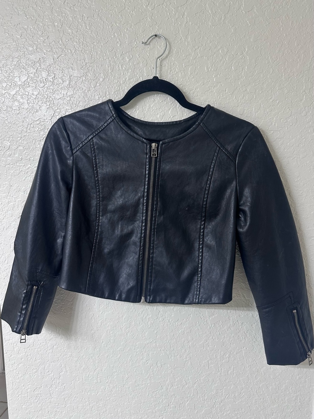 Body Central Black Cropped Vegans Leather Moto Jacket Zip Front Size Medium